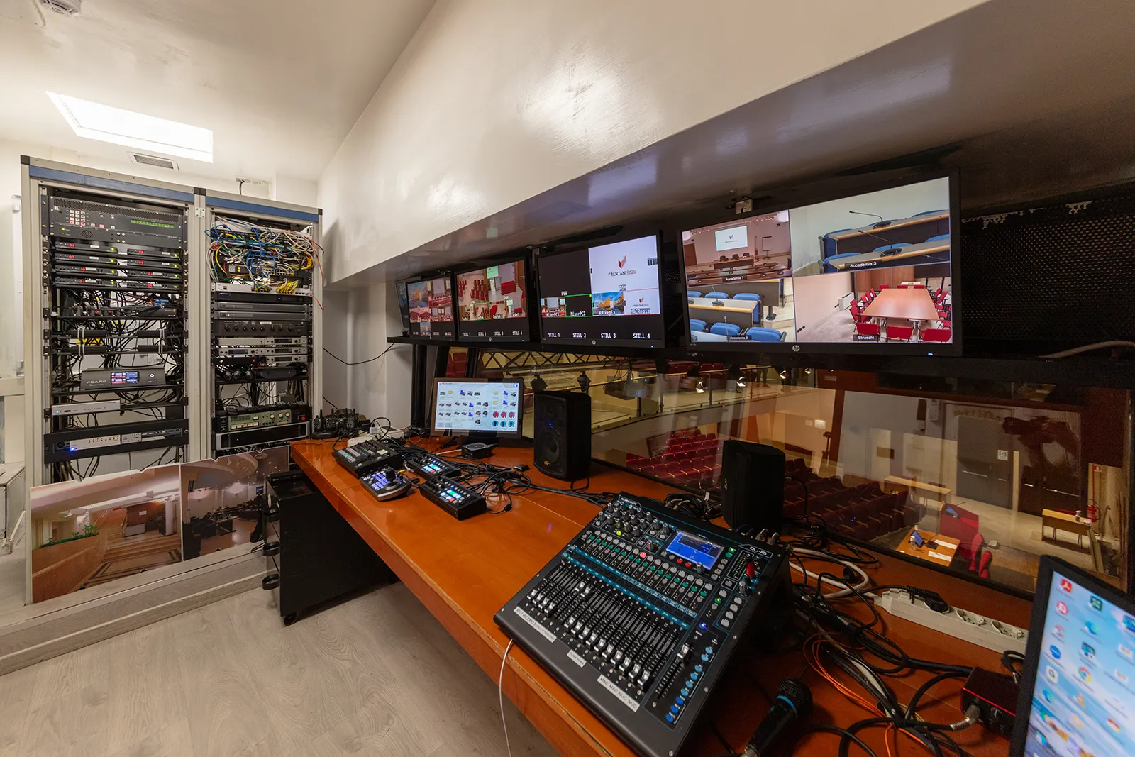 centro-congressi-frentani-gallery-regia-01
